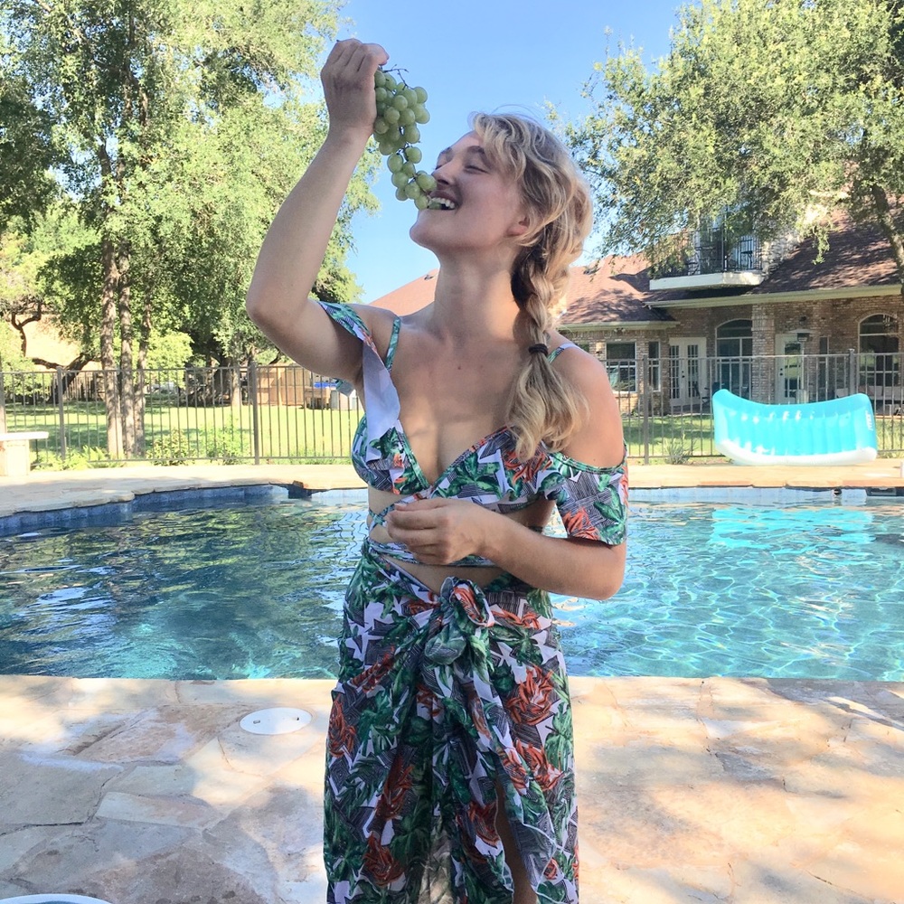 HP!!!๐บAdorable Tropical Ruffle Swimsuit Set๐ด - Picture 5 of 9